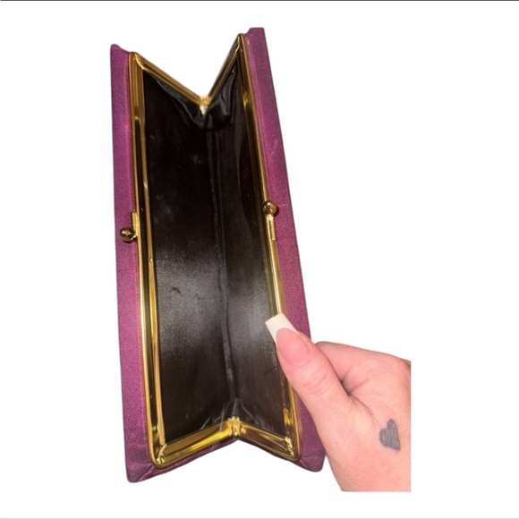 Glamorous evenings Vintage Buganvilla and Gold Matte Satin clutch - Picture 7 of 12